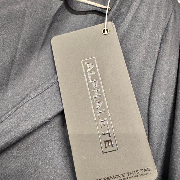 Alphalete Crop Top - Picture 3 of 4